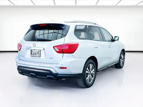 More photos of 2019 Nissan Pathfinder SV at KarGenie, CA