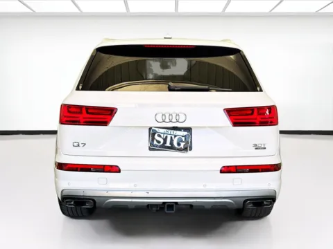 More photos of 2017 Audi Q7 3.0T Premium Plus quattro at KarGenie, CA