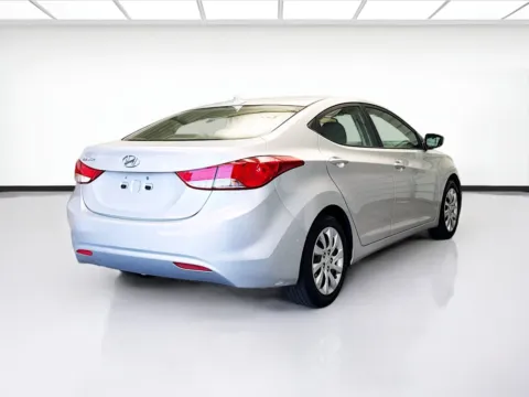 More photos of 2011 Hyundai Elantra GLS at KarGenie, CA