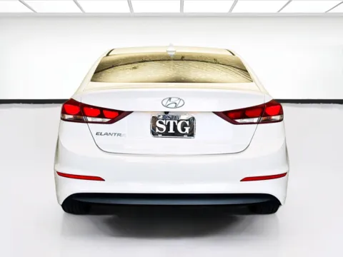 More photos of 2018 Hyundai Elantra Value Edition at KarGenie, CA
