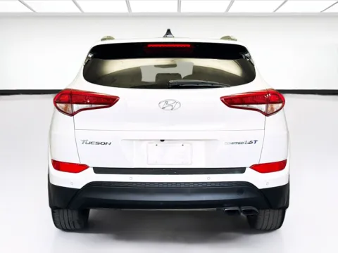 More photos of 2016 Hyundai Tucson Limited at KarGenie, CA