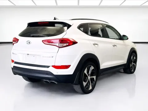 More photos of 2016 Hyundai Tucson Limited at KarGenie, CA