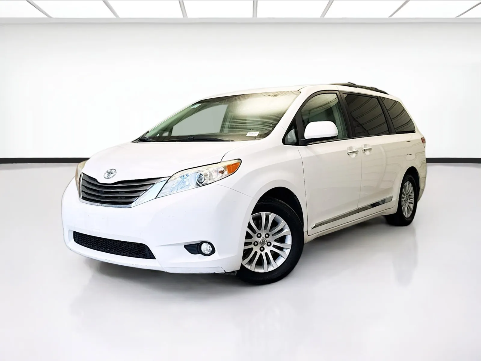 White 2013 Toyota Sienna XLE for sale in Montclair, CA