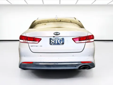 More photos of 2018 Kia Optima LX at KarGenie, CA
