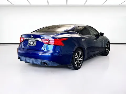 More photos of 2016 Nissan Maxima 3.5 SL at KarGenie, CA