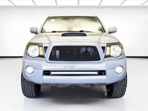 Photos of 2005 Toyota Tacoma PreRunner V6 for sale in Montclair, CA at KarGenie