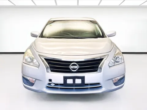 Photos of 2013 Nissan Altima 2.5 SV for sale in Montclair, CA at KarGenie