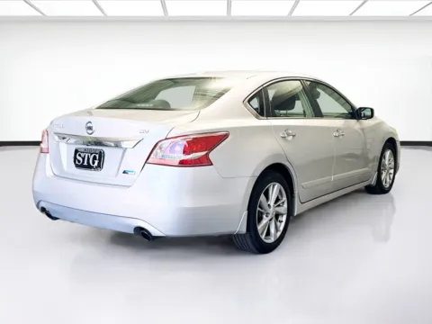 More photos of 2013 Nissan Altima 2.5 SV at KarGenie, CA