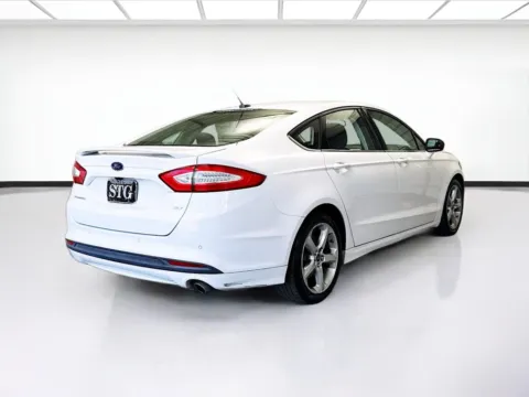 More photos of 2015 Ford Fusion SE at KarGenie, CA