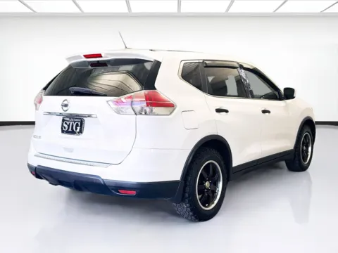 More photos of 2016 Nissan Rogue S at KarGenie, CA