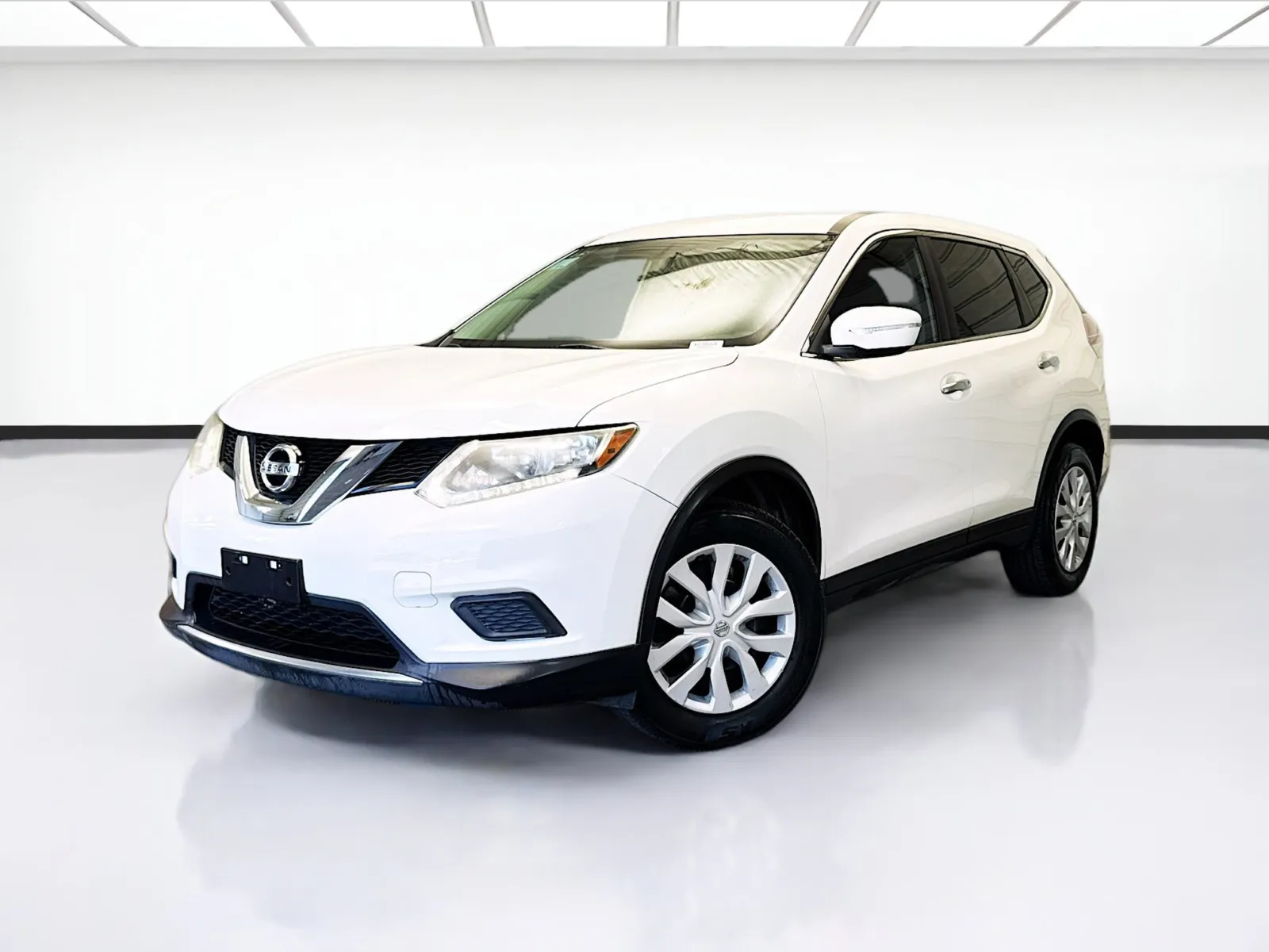 White 2015 Nissan Rogue S for sale in Montclair, CA