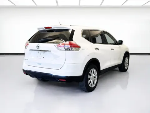 More photos of 2015 Nissan Rogue S at KarGenie, CA
