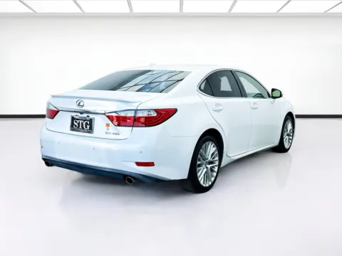 More photos of 2015 Lexus ES 350 at KarGenie, CA