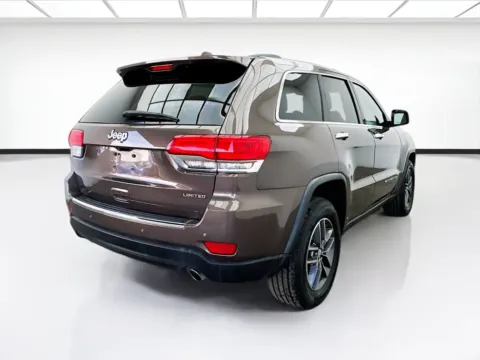More photos of 2018 Jeep Grand Cherokee Limited at KarGenie, CA