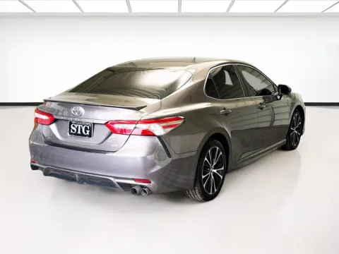 More photos of 2018 Toyota Camry SE at KarGenie, CA