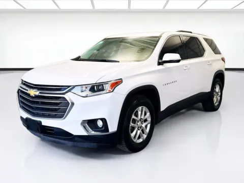 White 2018 Chevrolet Traverse LT Cloth w/1LT for sale in Montclair, CA
