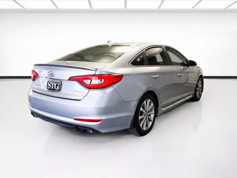 More photos of 2017 Hyundai Sonata Limited at KarGenie, CA