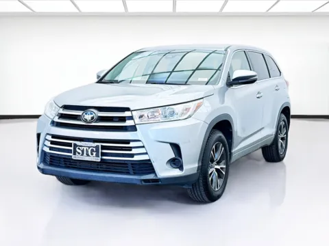 Red 2017 Toyota Highlander LE for sale in Montclair, CA