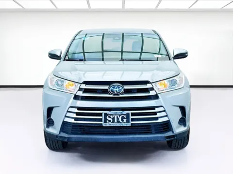 Photos of 2017 Toyota Highlander LE for sale in Montclair, CA at KarGenie