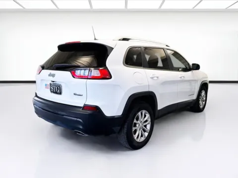 More photos of 2019 Jeep Cherokee Latitude at KarGenie, CA