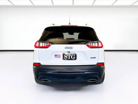 More photos of 2019 Jeep Cherokee Latitude at KarGenie, CA