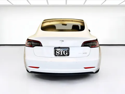 More photos of 2019 Tesla Model 3 at KarGenie, CA