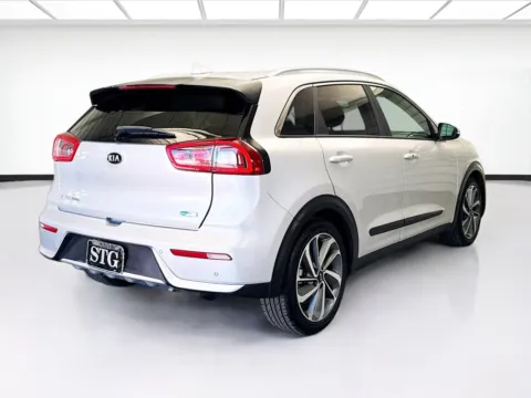 More photos of 2018 Kia Niro Touring at KarGenie, CA