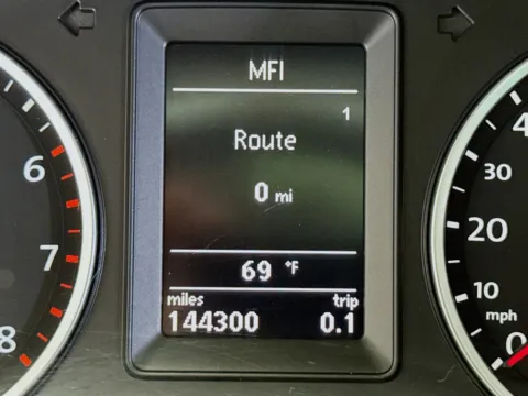 More photos of 2012 Volkswagen Tiguan SE at KarGenie, CA