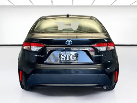 More photos of 2022 Toyota Corolla LE at KarGenie, CA