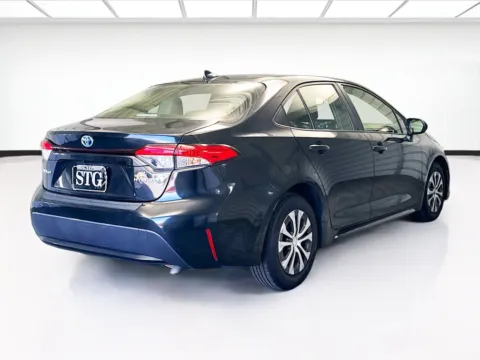 More photos of 2022 Toyota Corolla LE at KarGenie, CA