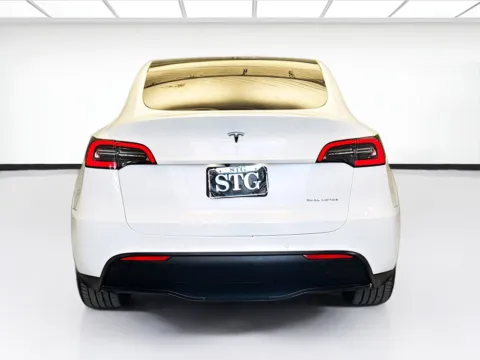 More photos of 2020 Tesla Model Y Long Range at KarGenie, CA