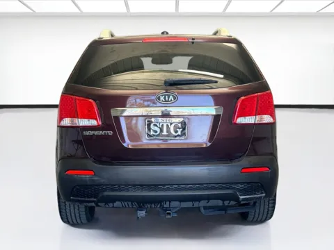 More photos of 2012 Kia Sorento LX at KarGenie, CA
