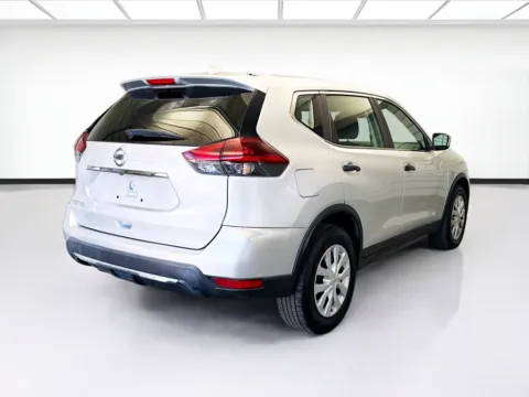 More photos of 2020 Nissan Rogue S at KarGenie, CA