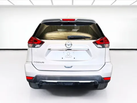 More photos of 2020 Nissan Rogue S at KarGenie, CA
