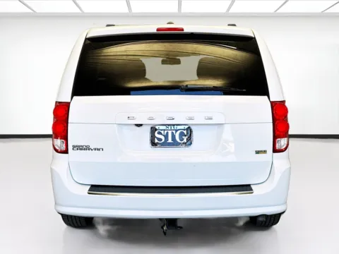 More photos of 2018 Dodge Grand Caravan SE at KarGenie, CA