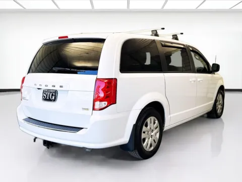 More photos of 2018 Dodge Grand Caravan SE at KarGenie, CA