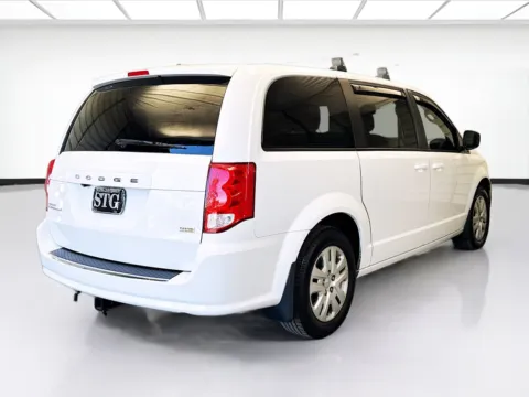 More photos of 2018 Dodge Grand Caravan SE at KarGenie, CA