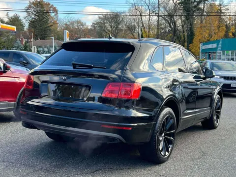 More photos of 2018 Bentley Bentayga W12 Signature at Certified Luxury Motors - Great Neck, NY