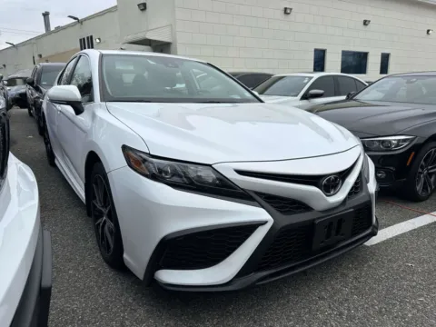 White 2024 Toyota Camry SE for sale in Great Neck, NY