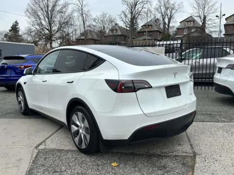 More photos of 2022 Tesla Model Y Long Range at Certified Luxury Motors - Great Neck, NY