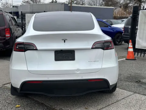 More photos of 2022 Tesla Model Y Long Range at Certified Luxury Motors - Great Neck, NY