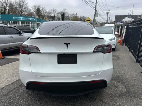 More photos of 2022 Tesla Model Y Long Range at Certified Luxury Motors - Great Neck, NY