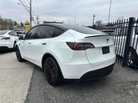 More photos of 2022 Tesla Model Y Long Range at Certified Luxury Motors - Great Neck, NY