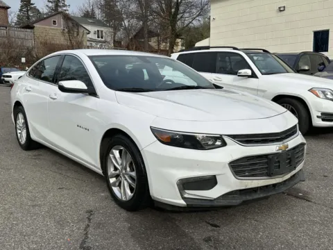 White 2018 Chevrolet Malibu LT for sale in Great Neck, NY