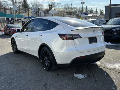 More photos of 2022 Tesla Model Y Performance at Certified Luxury Motors - Great Neck, NY