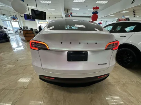 More photos of 2022 Tesla Model Y Performance at Certified Luxury Motors - Great Neck, NY