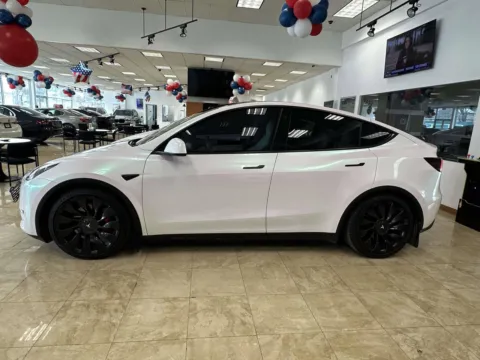 More photos of 2022 Tesla Model Y Performance at Certified Luxury Motors - Great Neck, NY