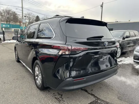 More photos of 2024 Toyota Sienna XLE at Certified Luxury Motors - Great Neck, NY