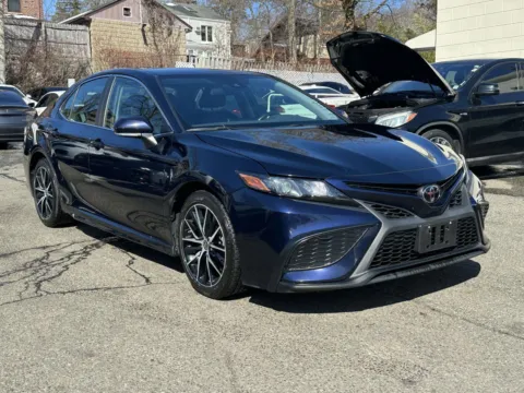 Blue 2022 Toyota Camry SE for sale in Great Neck, NY