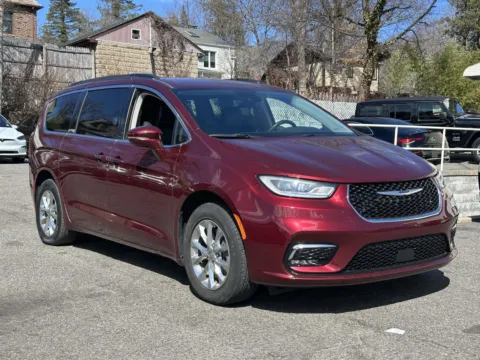Red 2022 Chrysler Pacifica Touring L for sale in Great Neck, NY